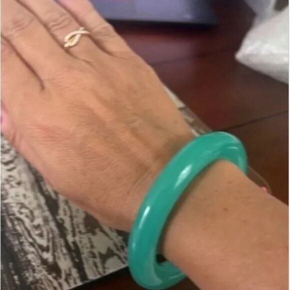 *Givenchy* VTG 1970’s RARE AQUA-GREEN LUCITE BANGLE BRACELET Designer Signed - Picture 3 of 5